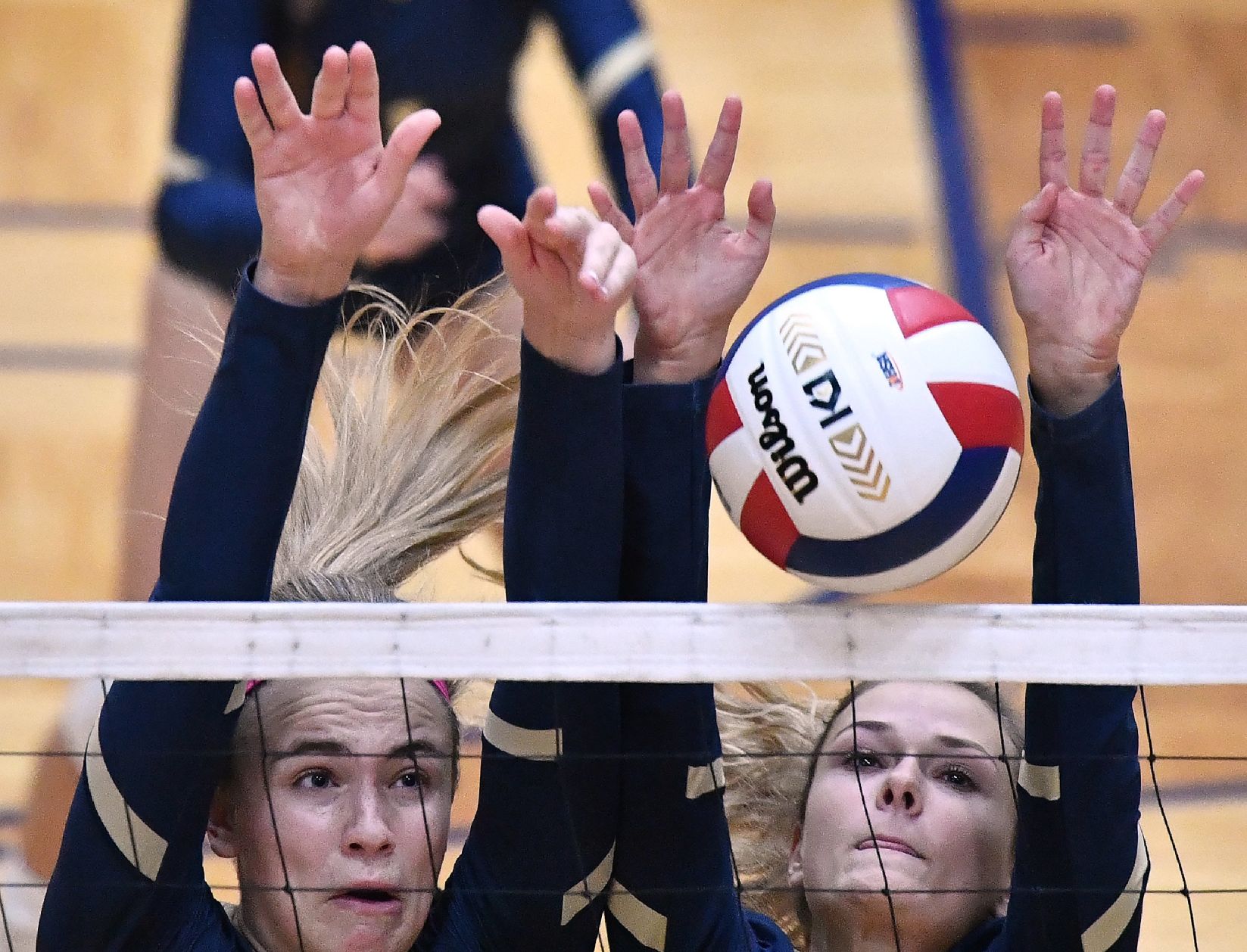 Althoff vs Minooka in 4A Volleyball Sectional Final